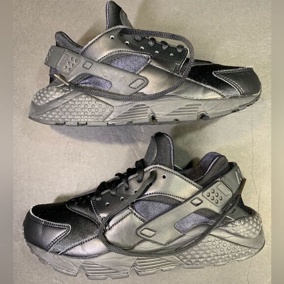 Nike Air Huarache Women's Sneakers Triple Black Shoe Size 6.5 - Picture 1 of 7
